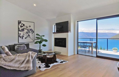 Fernhill House | Newly Built Luxe House with Magnificent View