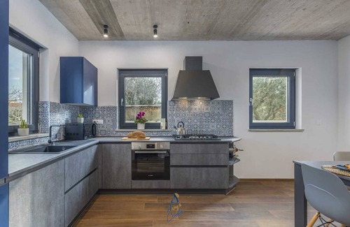 Vrznaveri Villa | Newly-built modern Villa for 6 with pool near beautiful City of Poreč