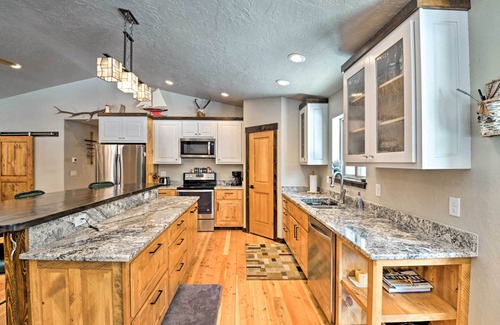 Seeley Lake Cabin | Newly Built Mtn-View Cabin: Walk to River!