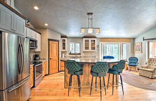 Seeley Lake Cabin | Newly Built Mtn-View Cabin: Walk to River!