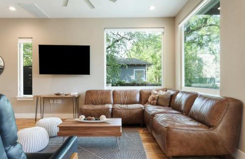 Chestnut House | Newly Built Poolside Home w Balcony BBQ