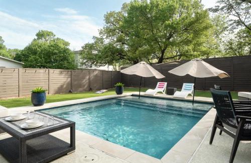 Chestnut House | Newly Built Poolside Home w Balcony BBQ