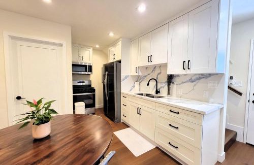 Pico - Robertson Apartment | Newly built three bedroom close to Rodeo Drive Hollywood Downtown and Beaches Close to attractions