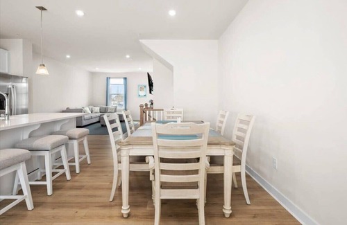 Bayside House | Newly Built Townhome in Amenity Filled Community