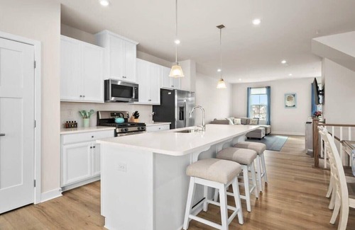 Bayside House | Newly Built Townhome in Amenity Filled Community