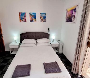 La Linea de la Concepcion House | Newly Decorated Next To The Sea