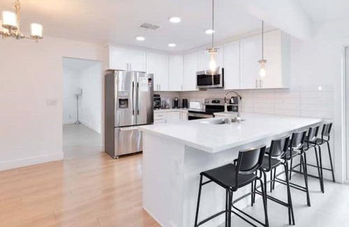 Sacramento House | Newly Done 4 Bedroom Home (Irish)