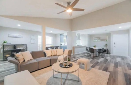 Panther Creek House | Newly furnished 1 story + Office Desk in Woodlands