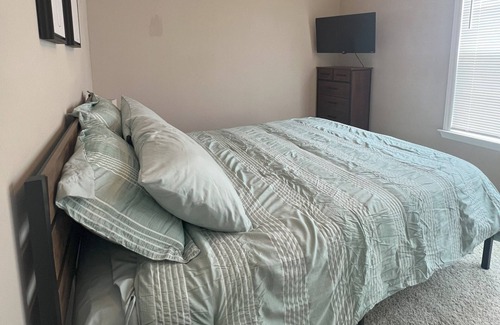 D'Iberville House | Newly Furnished Townhome-8 minutes to the beach