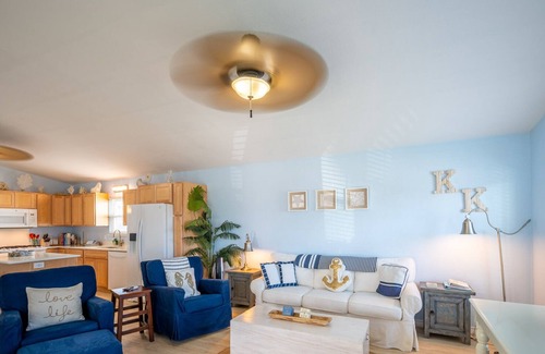 Shibui Sands House | Newly Listed - Walk to the Beach ! Located off of 11th St. Small Fenced Yard. Dogs ok. King bed