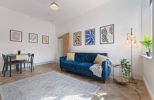 Newcastle-upon-Tyne Apartment | Newly Refurbished Flat|FREE Parking|3 Bedrooms|6 Guests