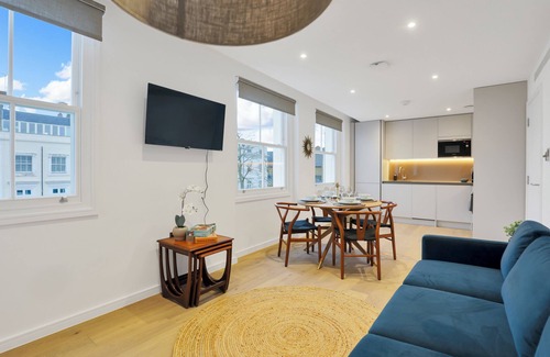 Royal Borough of Kensington and Chelsea Apartment | Newly refurbished 2-bedroom, 2-bathroom Kensington