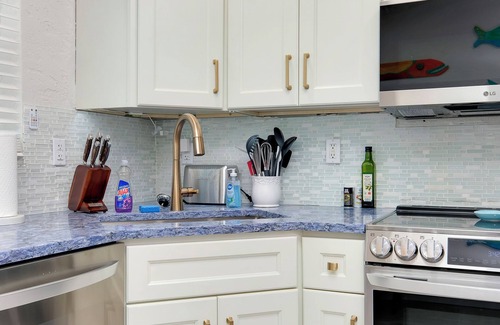 Siesta Key Villa | Newly Remodeled-150 Yards to Beach and Restaurants!