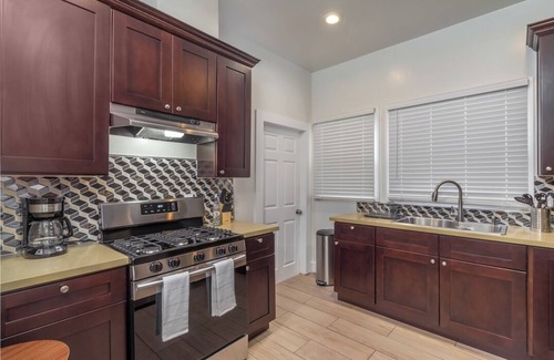 Pico-Union Apartment | NEWLY REMODELED! 2BR 1BA near LA Convention Center