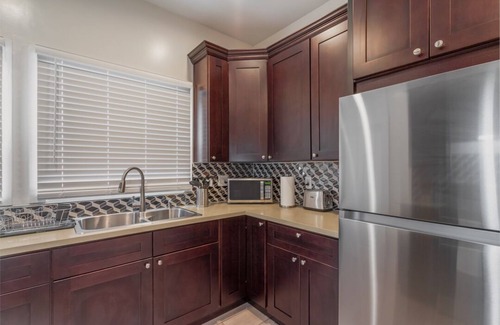 Pico-Union Apartment | NEWLY REMODELED! 2BR 1BA near LA Convention Center