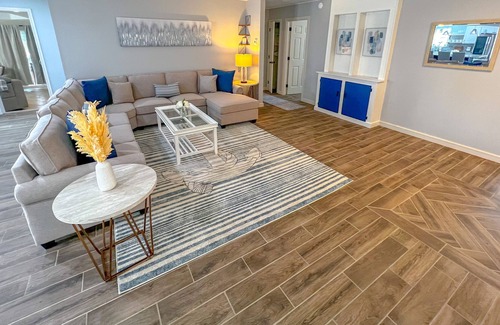 Shalimar House | Newly Remodeled,3 bedroom POOL Home!