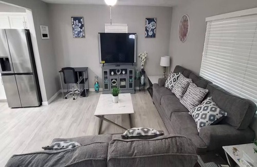 El Paso House | Newly Remodeled and Furnished 2 Bedroom Duplex by UMC/Texas Tech