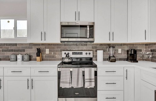 Eagle Hills House | Newly Remodeled Home in North Phoenix with a POOL