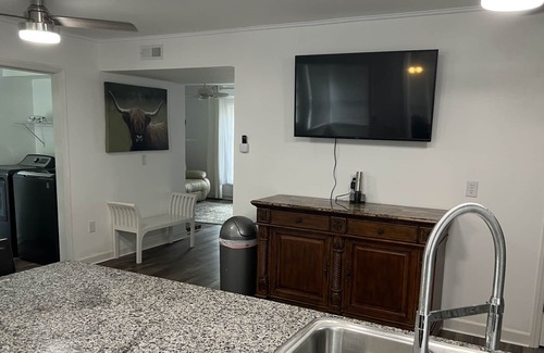 Sharon Woods House | Newly remodeled house. 3 minutes to shopping center. Pets friendly.