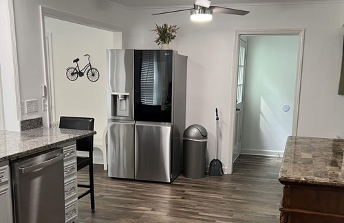 Sharon Woods House | Newly remodeled house. 3 minutes to shopping center. Pets friendly.