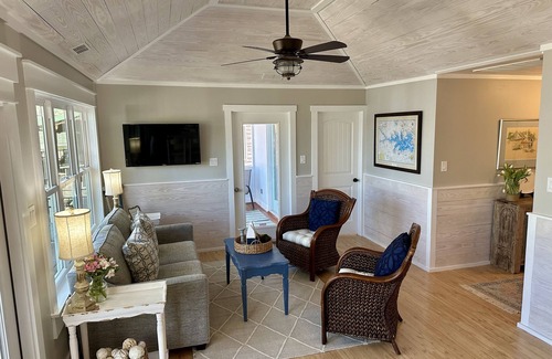 Leesville House | NEWLY REMODELED Lakefront House, Dock and Boat Ramp