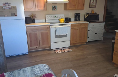 Beach Cabin | Newly Remodeled Lower Level Hunting Lodge near Medora, ND - Sleeps 5 to 8