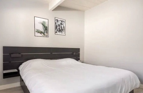 East San Mateo House | Newly Remodeled Modern Furnished SFH in Bay Area
