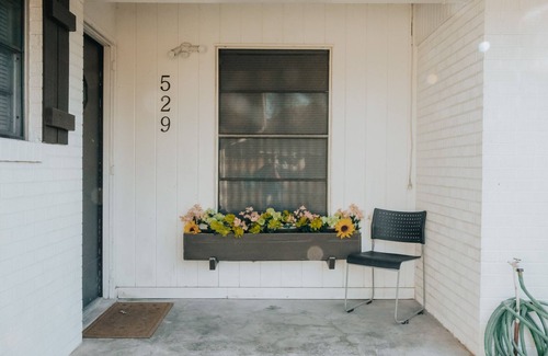 Sulphur House | NEWLY REMODELED - Near Baseball Fields, Park, Local Restaurants