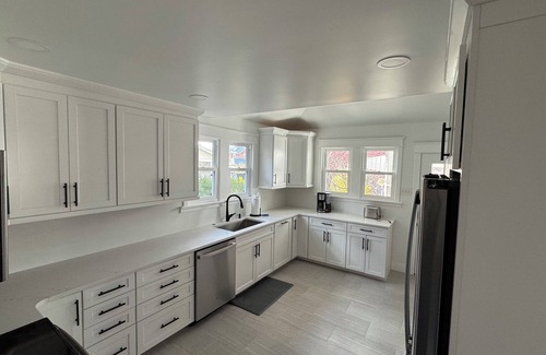 Phoenixville House | Newly remodeled Spacious 4-BM house in Phoenixville with OS parking/central, AC