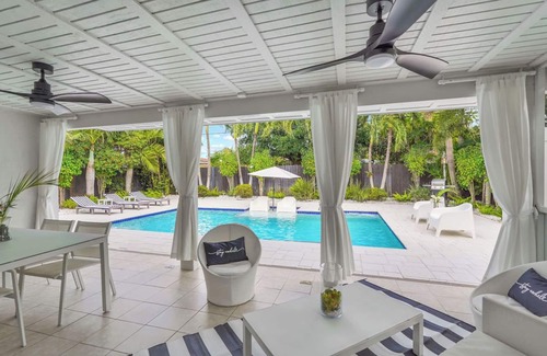 North Andrews Gardens House | Newly remodeled Beach Area Villa Cabana with heated pool