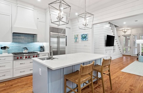 Cottage District House | Newly Remodeled Cottage District Home Nestled Next to WaterColor Tennis Courts & Seaside