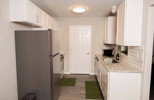 University Place House | Newly Reno Cozy Modern Fun Ranch home *KING BED*