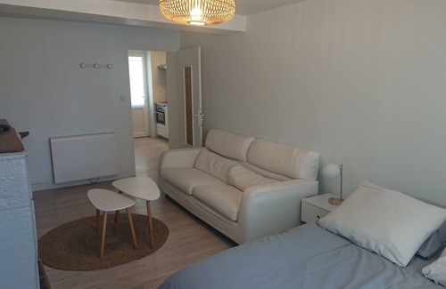 Barneville-Carteret Apartment | Newly renovated studio in the heart of town, separate kitchen