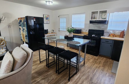 Tallahassee House | Newly renovated 2 Bed 1.5 Bath Bungalow near FAMU and FSU