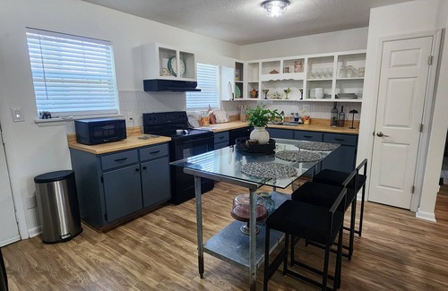 Tallahassee House | Newly renovated 2 Bed 1.5 Bath Bungalow near FAMU and FSU