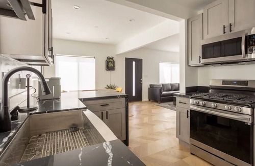 Los Angeles House | NEWLY Renovated- 2bed/1bath!