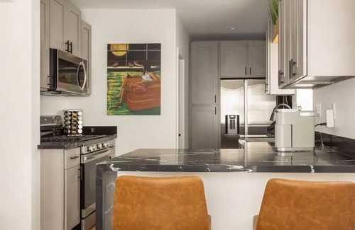 Los Angeles House | NEWLY Renovated- 2bed/1bath!