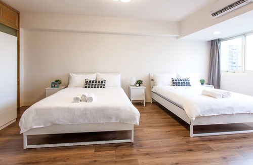 Nangang House | Newly Renovated 3 bedroom apartment 1 minute away from MRT station