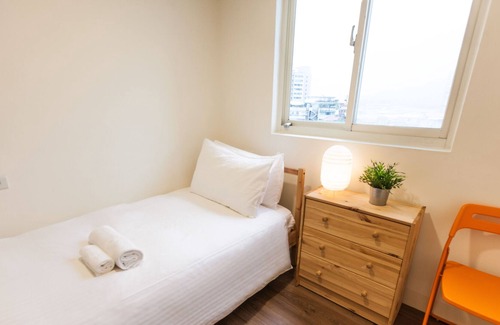 Nangang House | Newly Renovated 3 bedroom apartment 1 minute away from MRT station