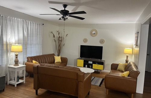 Georgetown House | Newly Renovated 3BR home near Sports at the Beach, Lewes & Tanger Outlets