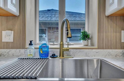 Birmingham House | Newly Renovated 4 BD/3 BA Birmingham Home Hot Tub