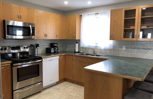 Mountain View House | Newly renovated 5 bedroom 2 bath house on Payne Lake road 15 mins from Waterton