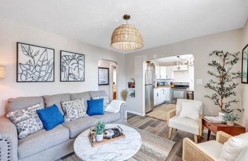 Algoma Apartment | Newly Renovated-across The Street From Von Stiehl!