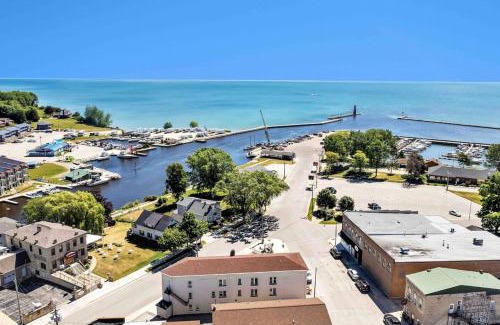 Algoma Apartment | Newly Renovated-across The Street From Von Stiehl!