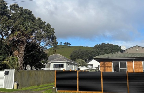 Mangere Bridge House | Newly Renovated | Close to airport, waterfront & mountain. Bikes included 🚲