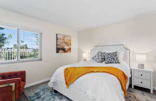 Valle Lindo House | Newly Renovated｜Communal Pool｜20min to Disney｜Backyard｜Dedicate Workspace #41910