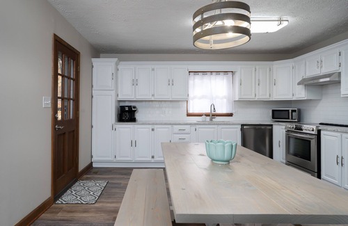 Woodstock Cottage | Newly Renovated Cottage near Lake Allatoona.