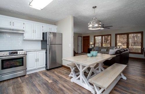 Woodstock Cottage | Newly Renovated Cottage near Lake Allatoona.