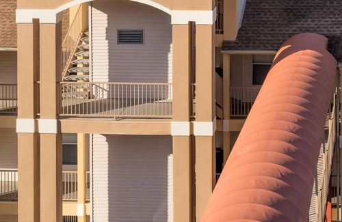 Hollister Resort | Newly Renovated! Cozy Condo at Table Rock Lake-Indoor & Outdoor Pools, Mini Golf