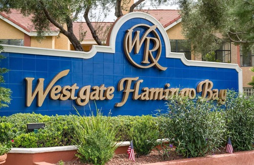 Las Vegas House | Newly Renovated Deluxe Condo Sleeps 4 - Free Shuttle To/From Strip, Outdoor Pool